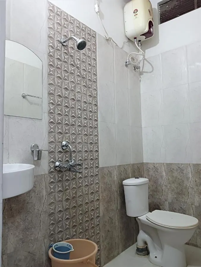 Homestay Varuna Palace-Fully Vaccinated Staff Varanasi India