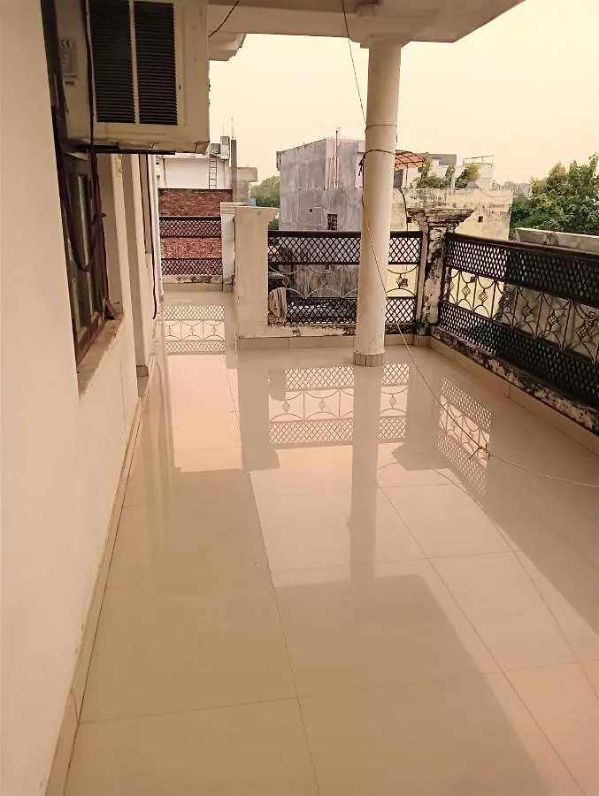Varuna Palace-Fully Vaccinated Staff Varanasi Homestay