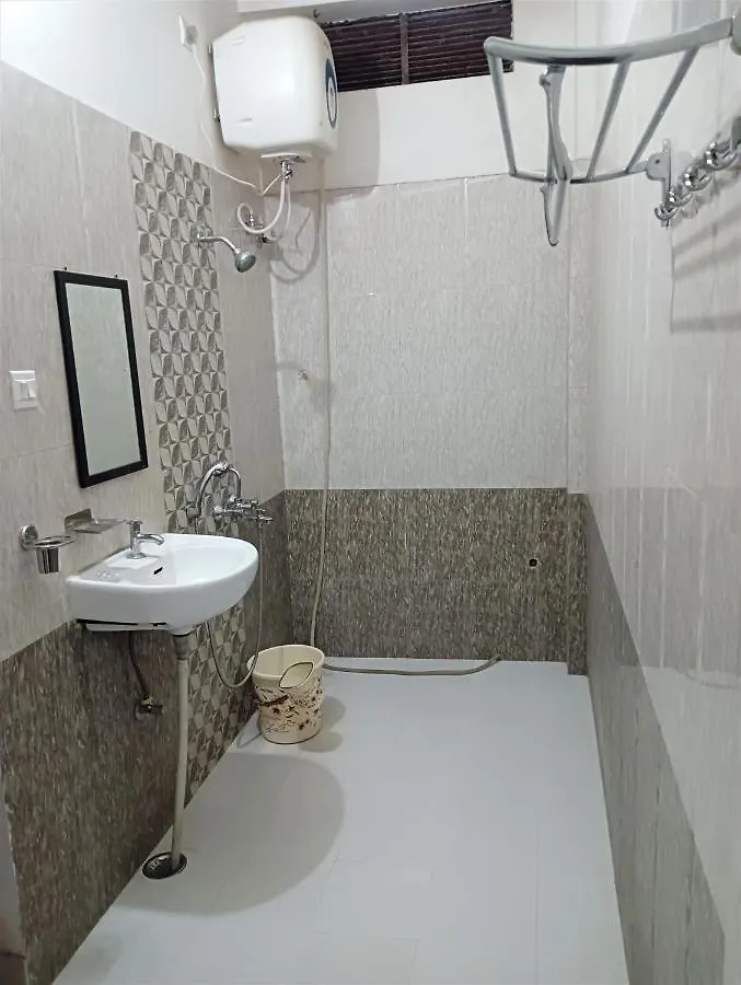 Varuna Palace-Fully Vaccinated Staff Varanasi Homestay