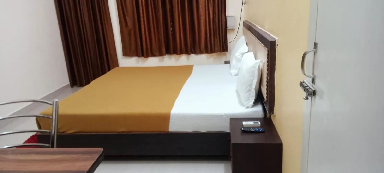 Homestay Varuna Palace-Fully Vaccinated Staff Varanasi