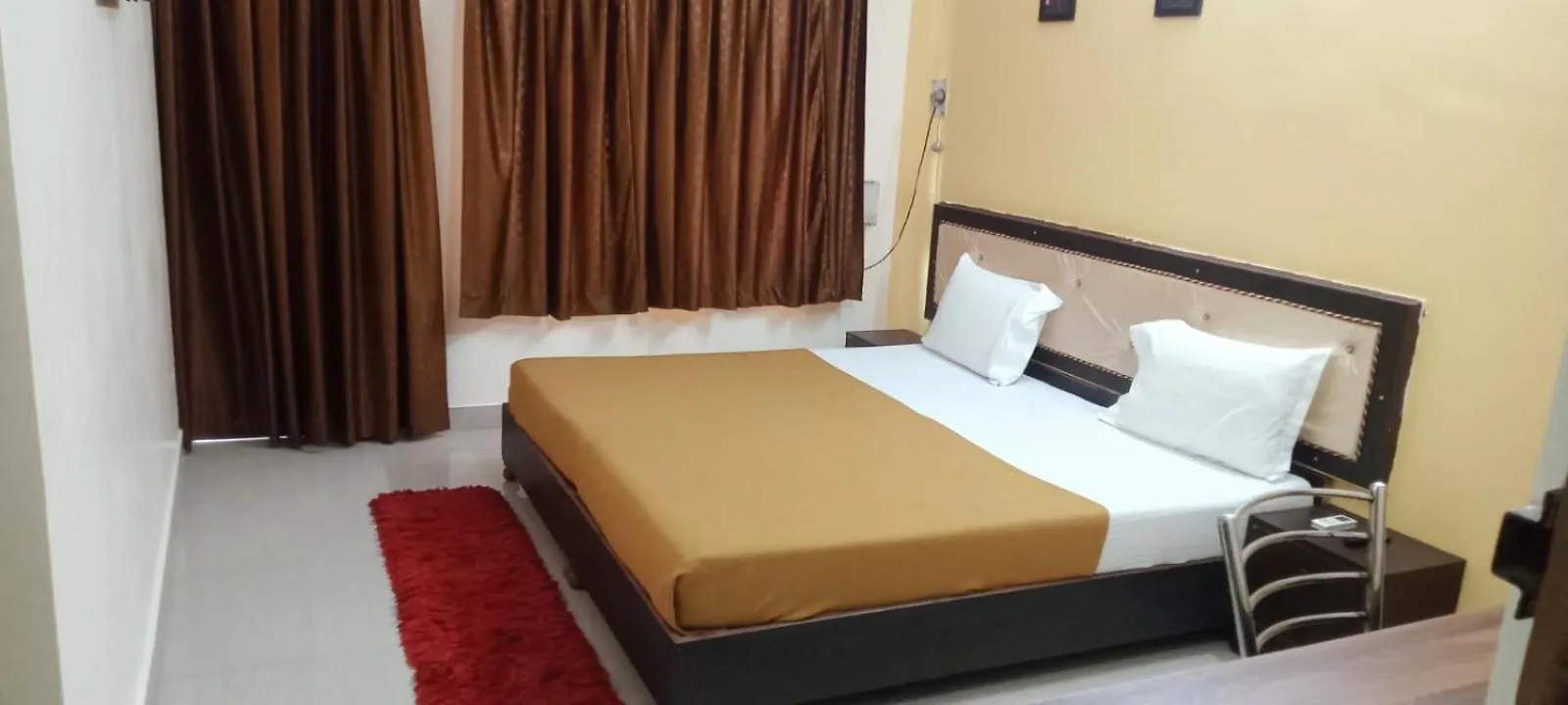 Homestay Varuna Palace-Fully Vaccinated Staff Varanasi